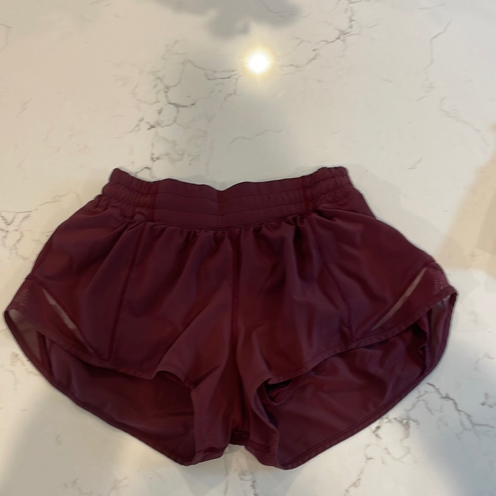Lululemon hotty hot shorts 2.5